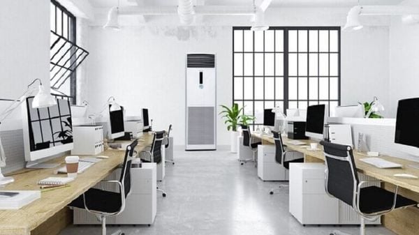 Daikin FTXS25JVMV có thiết kế tủ đứng thanh lịch, không chiếm nhiều không gian nhưng vẫn làm lạnh tốt cho phòng có diện tích vừa phải.