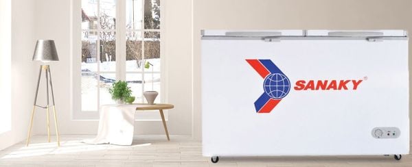 Saky VH-3699W3 có thiết kế hai ngăn riêng biệt, một ngăn đông và một ngăn mát