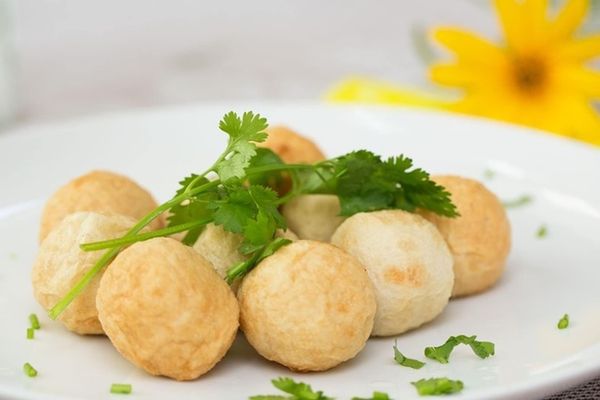 Cá viên phải được chiên đúng cách sau khi được chế biến để đảm bảo chúng không chỉ ngon mà còn có thể bảo quản lâu mà không bị hư hỏng.