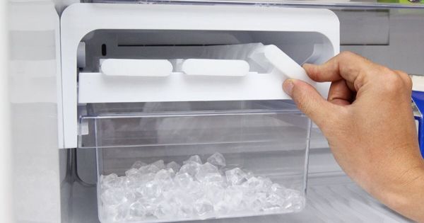 Để đảm bảo rằng đá viên luôn sạch sẽ và an toàn cho sức khỏe, việc vệ sinh định kỳ ngăn ngừa tích tụ cặn bẩn và vi khuẩn.