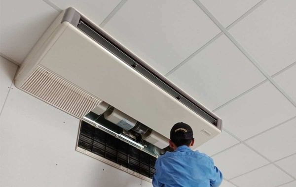 Điều hòa âm trần là một loại điều hòa được lắp đặt chìm trong trần nhà và chỉ lộ các cửa gió, giúp tiết kiệm không gian