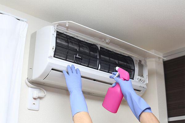 Lưới lọc không khí đóng vai trò quan trọng trong việc loại bỏ bụi bẩn, phấn hoa và các tác nhân gây dị ứng từ không khí.