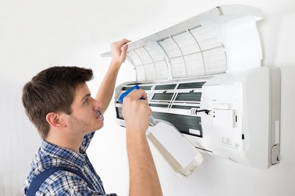 Một trong những nguyên nhân chính khiến điều hòa không lạnh là lưới lọc không khí đầy bụi bẩn