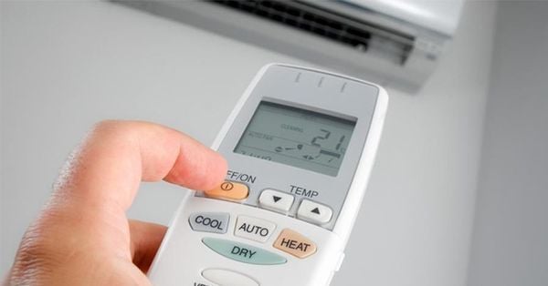 Tắt điều hòa bằng điều khiển