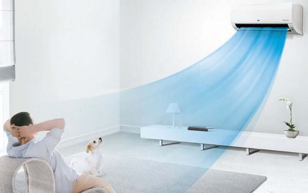 Chế độ mạnh mẽ của điều hòa Daikin có khả năng giảm nhiệt độ phòng xuống mức dễ chịu chỉ trong vài phút, giúp giảm bớt cảm giác ngột ngạt.