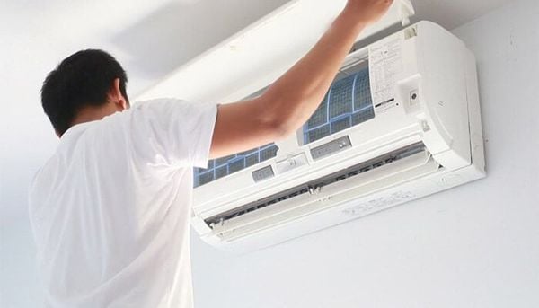 Một trong những lý do chính khiến điều hòa Daikin chảy nước là tắc nghẽn ống xả.