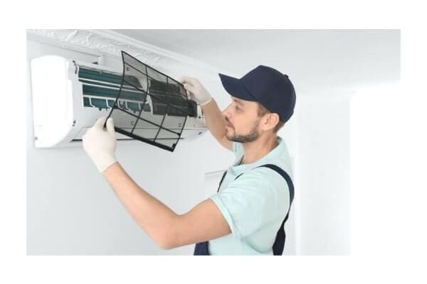 Vệ sinh điều hoà treo tường Panasonic