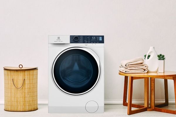 Máy giặt Electrolux EWF1141R9SB cũng được trang bị công nghệ SensorWash, giúp cảm biến độ bẩn