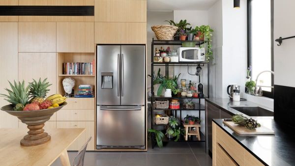 Tủ lạnh ngăn đá trên: Kiểu dáng truyền thống phù hợp với không gian bếp nhỏ.