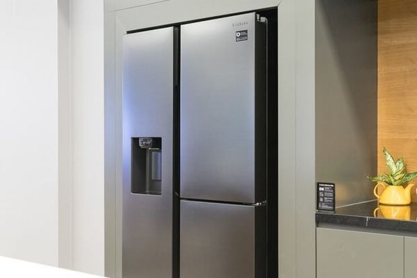 Hệ thống khử mùi và kháng khuẩn: Giúp ngăn ngừa mùi thực phẩm khó chịu và giữ cho tủ lạnh luôn thơm tho và an toàn.