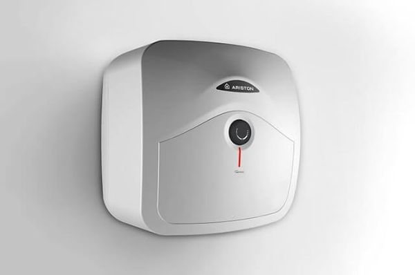 Ariston làm nóng nước ngay khi sử dụng, phù hợp với khu vực có nguồn nước đầu vào ổn định và không quá lạnh.