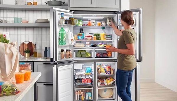 Tủ lạnh Samsung có thiết kế đẹp mắt và hiện đại là một điểm mạnh chính.