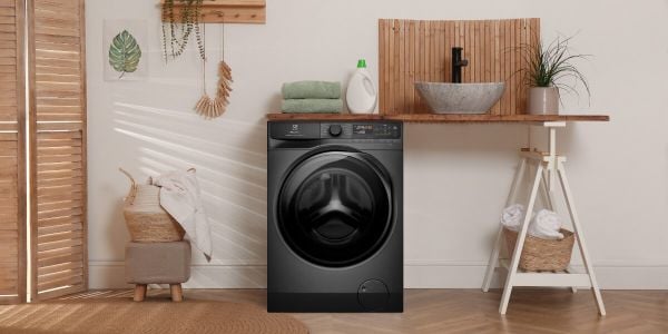 Máy giặt sấy Electrolux EWW1143R7SC có chế độ vệ sinh lồng giặt tự động để tối đa hóa hiệu suất giặt và đảm bảo quần áo luôn sạch sẽ.