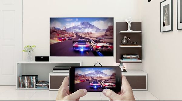 Tivi TCL 43S5200 có thiết kế thanh lịch, màn hình tràn viền giúp tối ưu diện tích hiển thị.