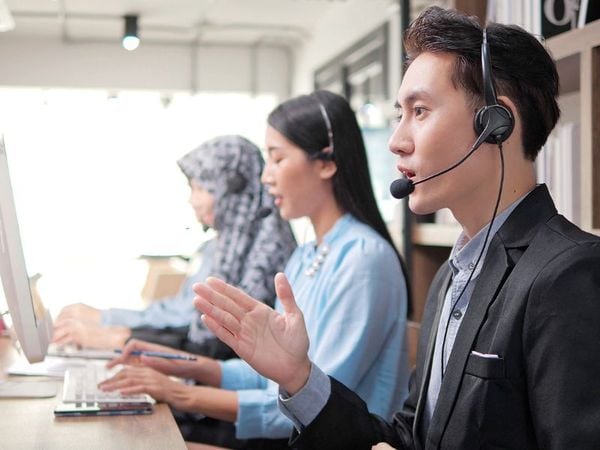 Tư vấn viên của Đại Thanh sẽ hỗ trợ khách hàng về điều hòa chất lượng nhanh nhất
