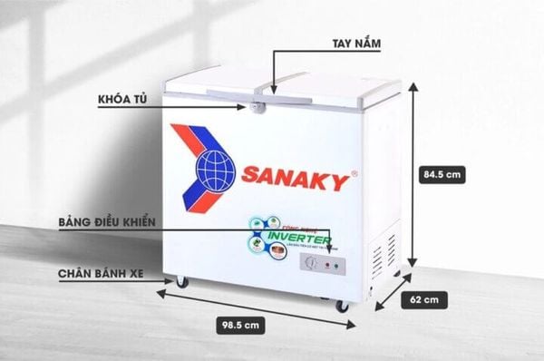 Tủ lạnh Sanaky VH-2599A3 có bánh xe di chuyển, cho phép thay đổi vị trí lắp đặt tủ dễ dàng.