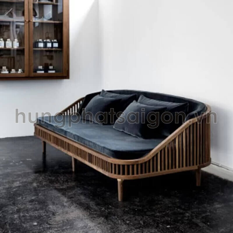 Các chất liệu gỗ tự nhiên thường được dùng để sản xuất sofa văng là: Tần Bì, Sồi, Óc Chó, Xoan Đào