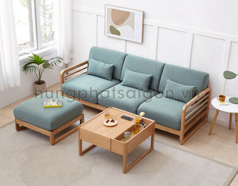 Đây là những chiếc sofa bằng gỗ có thiết kế thẳng, hay chữ I để kê sát tường, giúp tiết kiệm diện tích