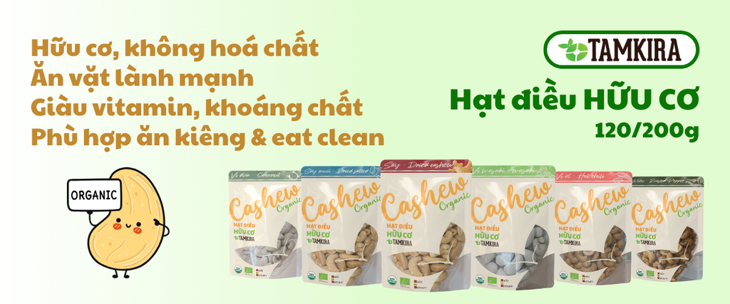 Lễ hội Thực phẩm hữu cơ có sự tham gia của ông Albin Deforges - Giám đốc quốc gia của Tổ chức chứng nhận hữu cơ của Đức (bên phải) và ông Hà Phúc Mịch - Chủ tịch VOAA (giữa).