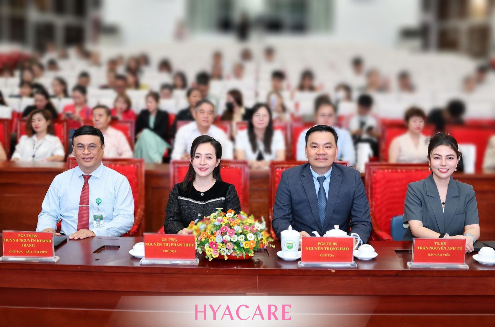 Chủ tọa và báo cáo viên của hội thảo