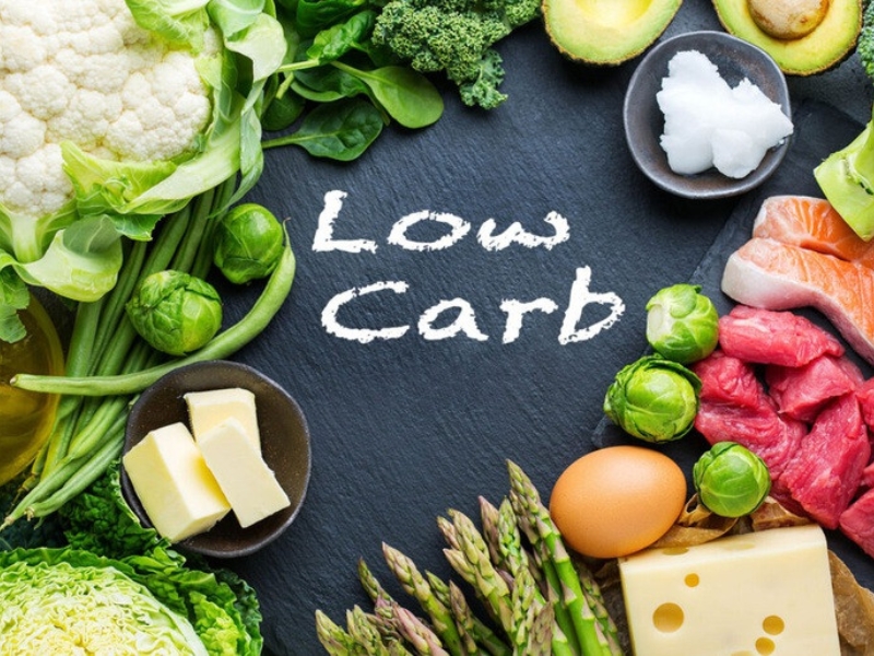 Cách 1: Ăn ít carb hơn và nhiều protein hơn