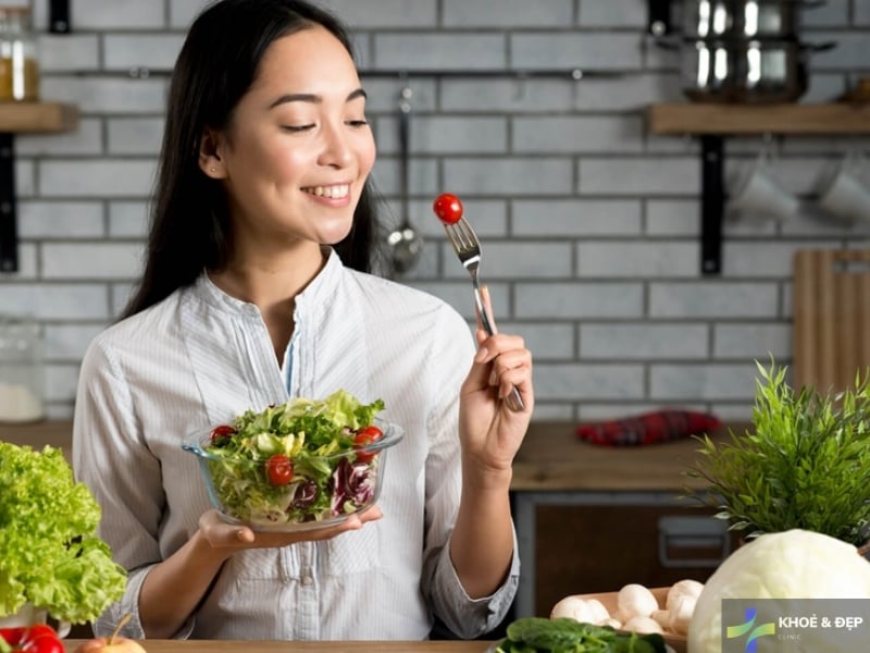 Tuân theo chế độ ăn uống lành mạnh và cân đối