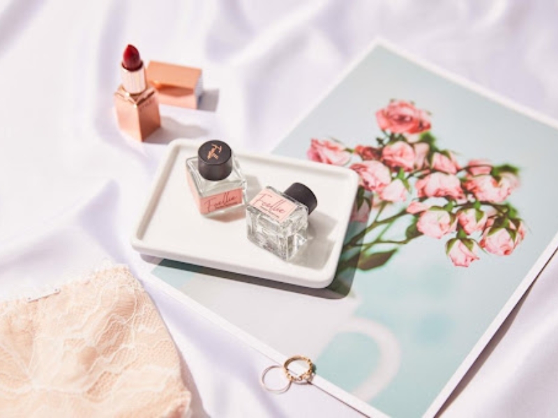 Có nên dùng nước hoa xịt vùng kín nữ không?