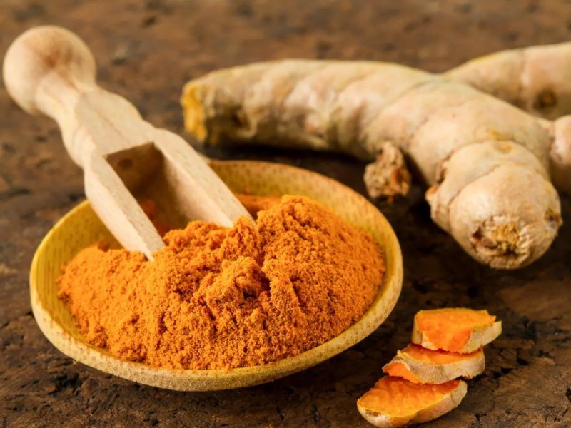 Dùng tinh bột nghệ trị thâm mông