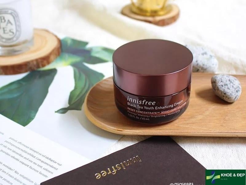 Kem chống lão hóa trà đen thư giãn Innisfree Black Tea Youth Cream