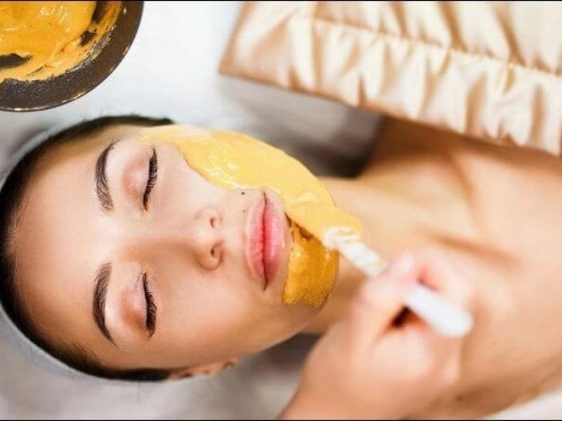 Làm mặt nạ từ tinh bột nghệ