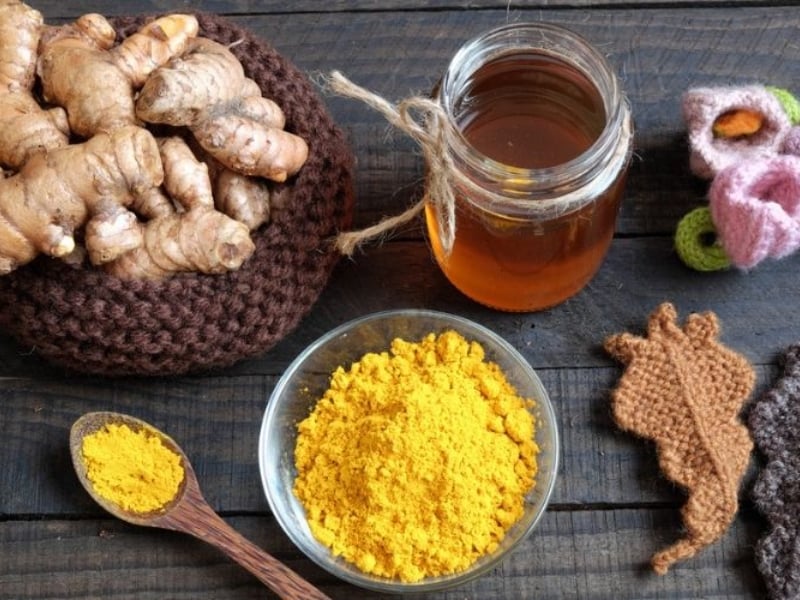 Mặt nạ mật ong và nghệ