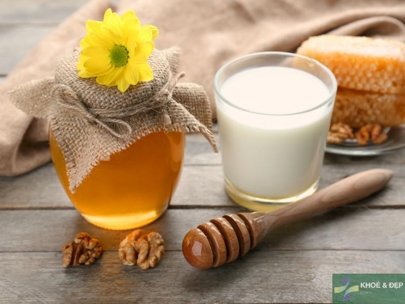 Mặt nạ dưỡng da từ mật ong và sữa tươi