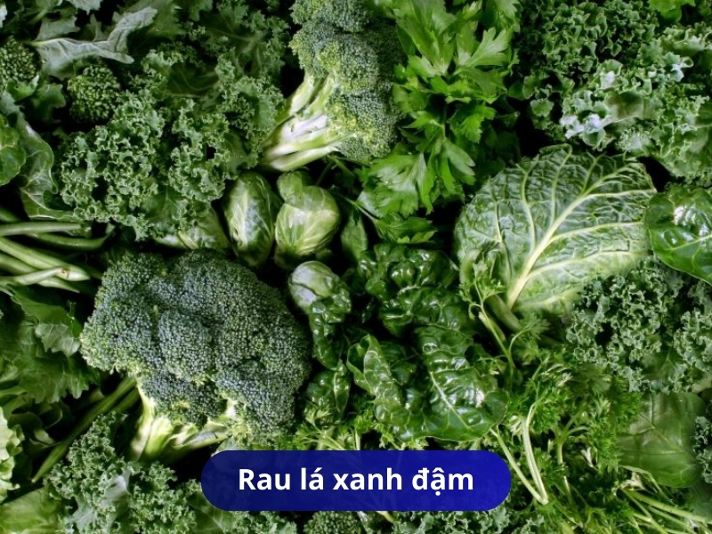Rau lá xanh đậm - nguồn cung cấp sắt và vitamin dồi dào