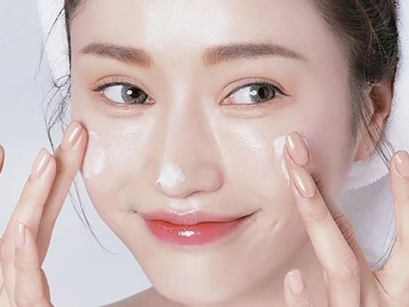 Sau khi tái tạo da nên dùng gì?