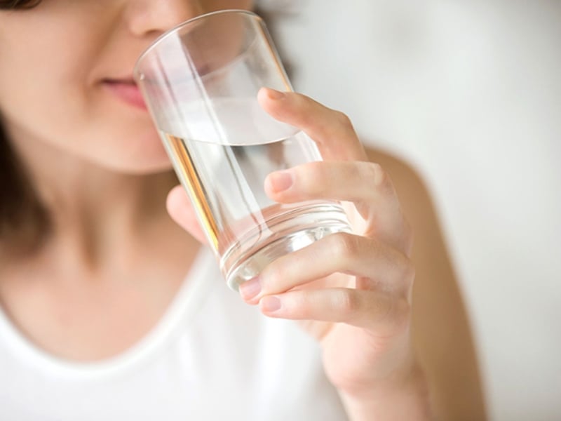 Uống đủ nước lọc
