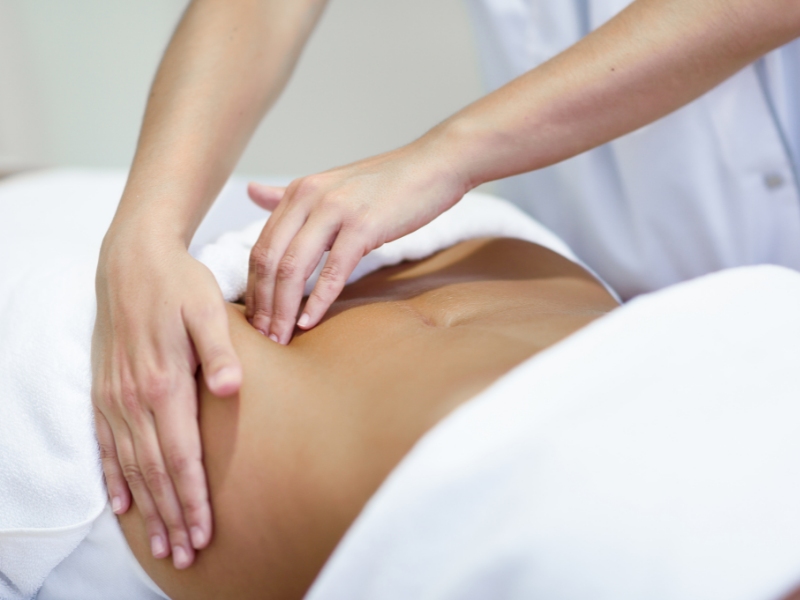 Mách mẹ bầu cách massage giảm mỡ bụng sau sinh an toàn