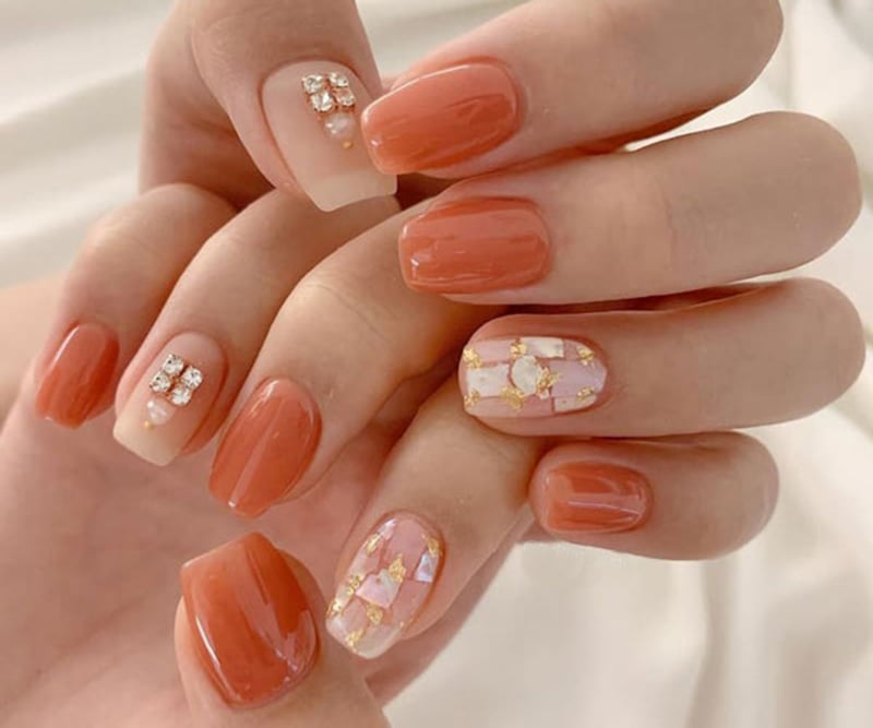 10 kiểu móng gel mẫu nail ẩn xà cừ đẹp không thể bỏ qua