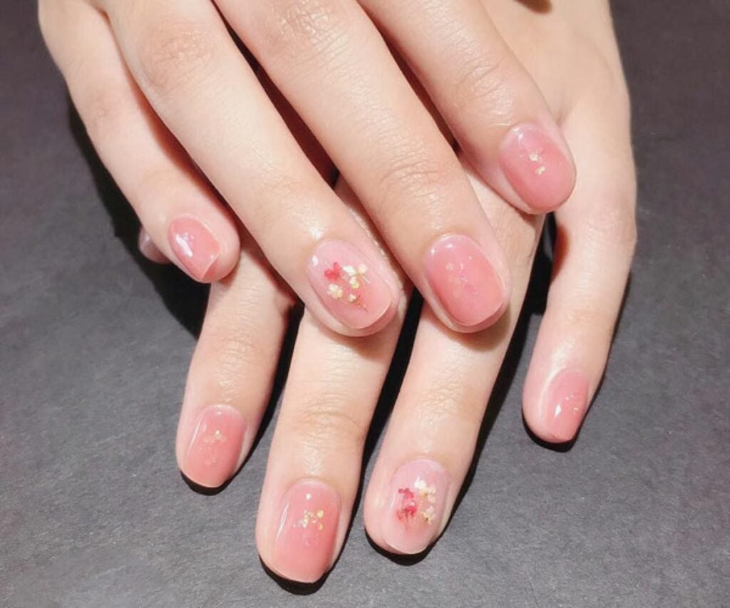 Top 15 mẫu sơn móng tay màu hồng đào đẹp xinh xắn