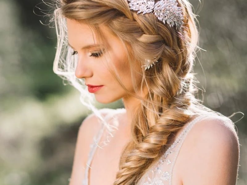 15+ kiểu tóc cô dâu cực kỳ bắt mắt, nổi bật trong ngày cưới