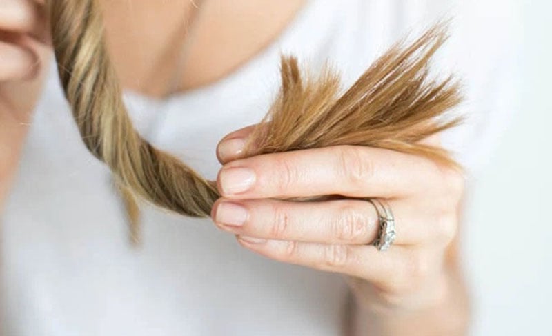 Tóc rễ tre là gì? Nguyên nhân và cách làm mềm tóc hiệu quả