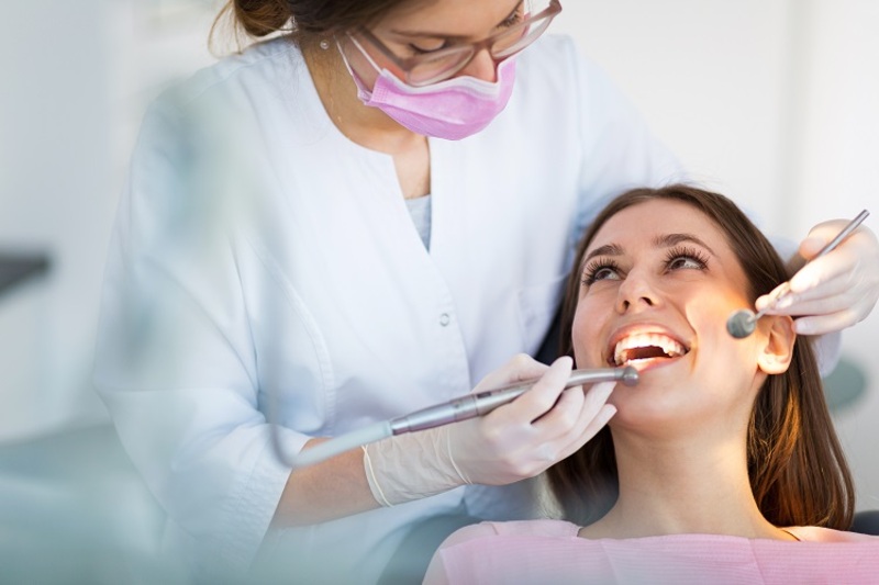 Trồng răng implant giá bao nhiêu? Giải đáp các thắc mắc liên quan