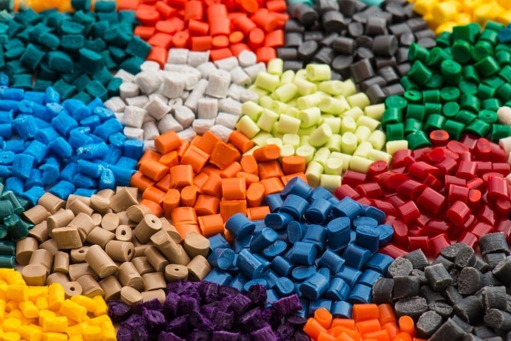 Hạt nhựa màu – thành phần và mục đích sử dụng