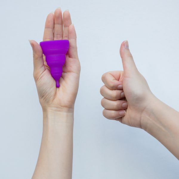 Đang dùng băng vệ sinh, nên chuyển sang Cốc nguyệt san Gấp gọn?