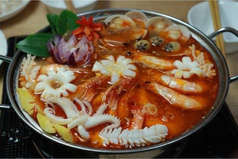 Cách nấu Lẩu Thái như thế nào mới đạt đúng chuẩn vị Lẩu Thái ngon
