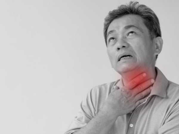 Ung thư thanh quản: Khi nào cần cắt khí quản và hậu quả sau phẫu thuật?