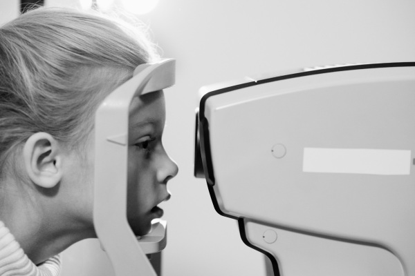 7 cách chăm sóc mắt và giảm thiểu tác hại của sản phẩm điện tử cho mắt