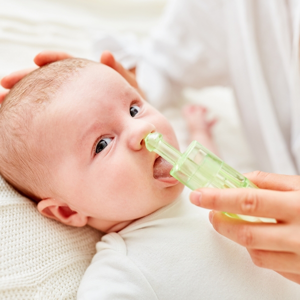 Hút mũi cho trẻ nhỏ: Lưu ý quan trọng và cách sử dụng máy hút mũi hiệu quả