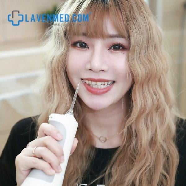Tại Sao Máy Tăm Nước Là Lựa Chọn Tốt Hơn Chỉ Nha Khoa?