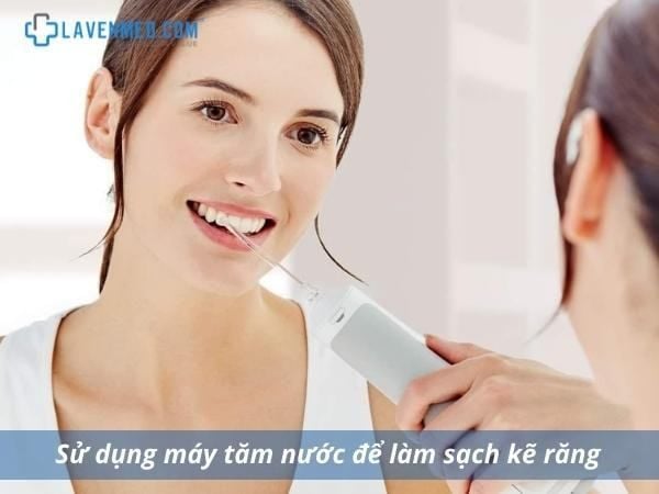 Sử dụng máy tăm nước cũng hiệu quả như chỉ nha khoa