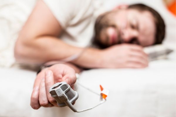 Chứng ngưng thở khi ngủ sẽ diễn ra khi tắc nghẽn chức năng trong miệng và cổ họng.